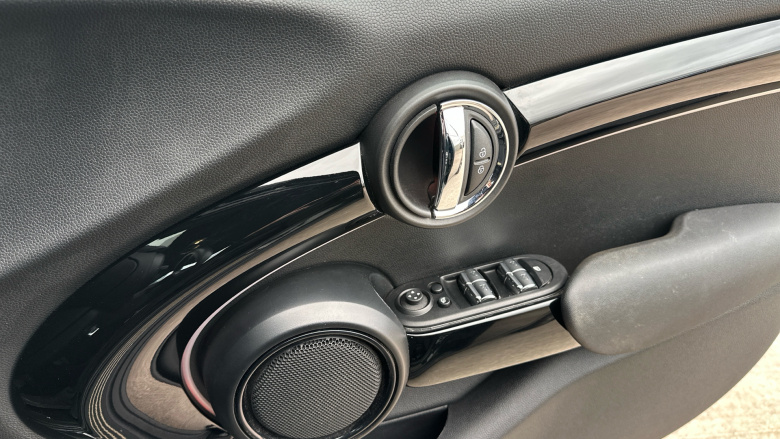 MINI Hatchback 1.5 Cooper Resolute Edition Premium 5dr Auto Petrol Hatchback